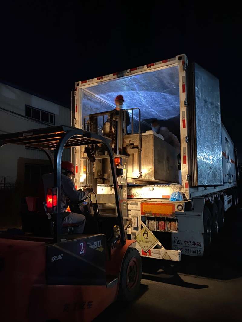  迎著(zhù)遠處微微發(fā)亮的天際，他們再一次踏上了“征程”