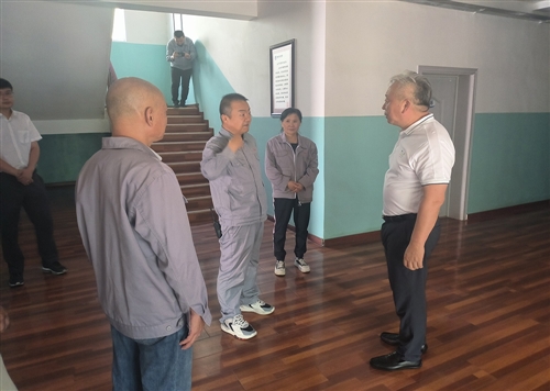 新疆隆成實(shí)業(yè)集團有限公司劉輝董事長(cháng)在隆美爾公司等單位進(jìn)行調研檢查